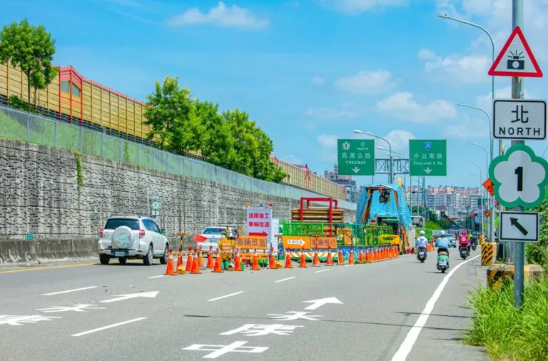 大灣交流道路段