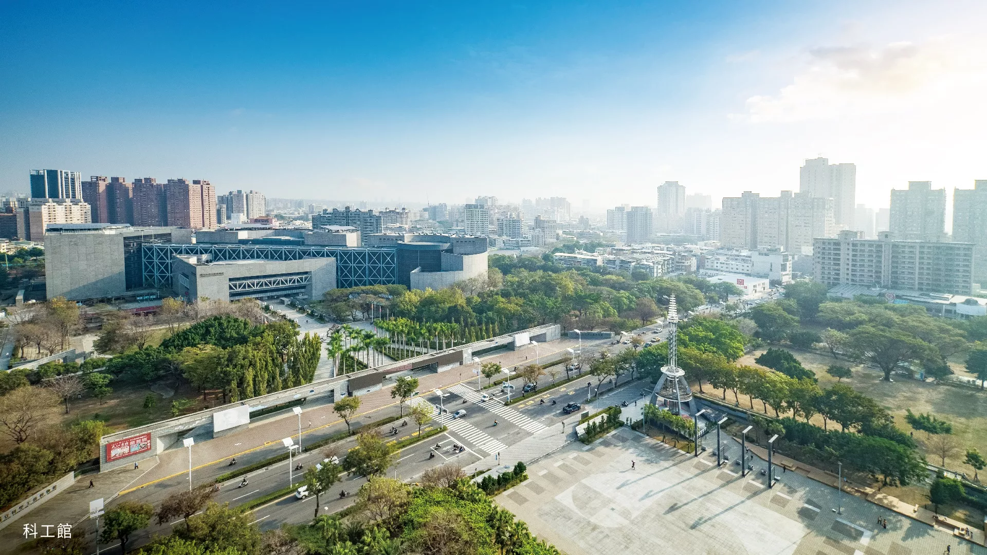 高雄三民區遠雄峰蘊，科工館鄰距離，散步700M即享萬坪公園