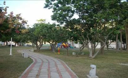 建平公園位於台南市政府正後方,適合小憩放鬆
